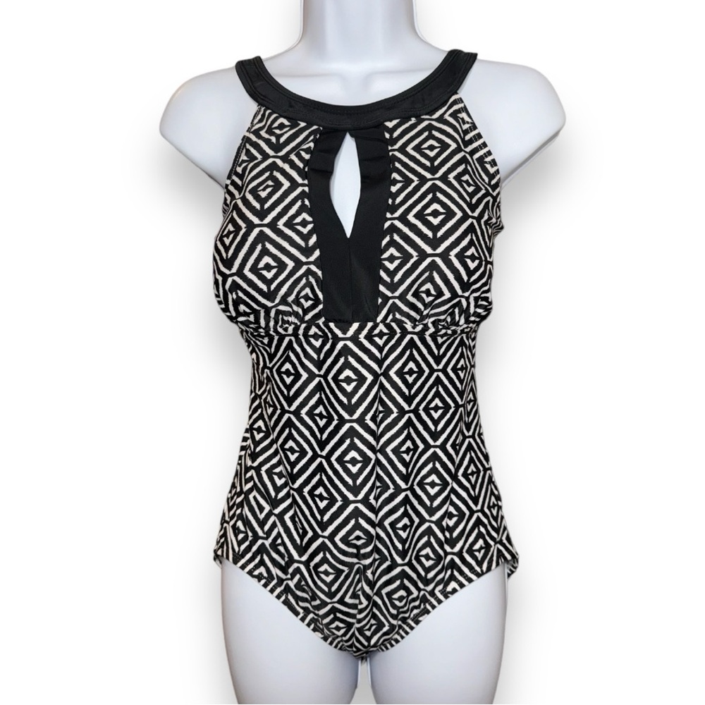 Catalina Black And White One Piece Geometric Bathing Suit